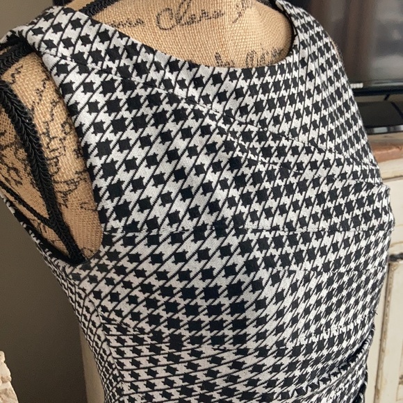 Jessica Simpson black white houndstooth sleeveless back zip closure midi dress - Picture 3 of 15